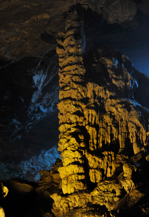 Halong Bay [70 mm, 1/80 sec at f / 2.8, ISO 1600]